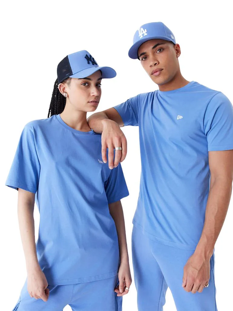 T-SHIRT NEW ERA ESSENTIALS BLEU – Image 2